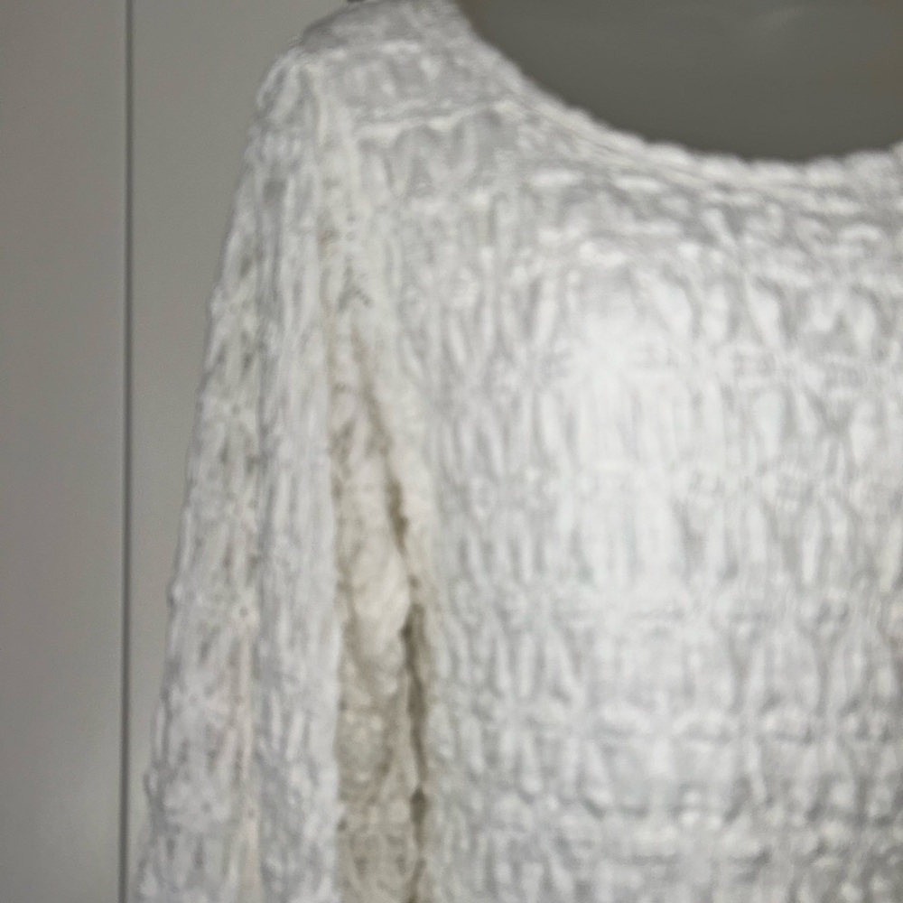 New with tags Kyemi smocked top with keyhole back L - Picture 4 of 8